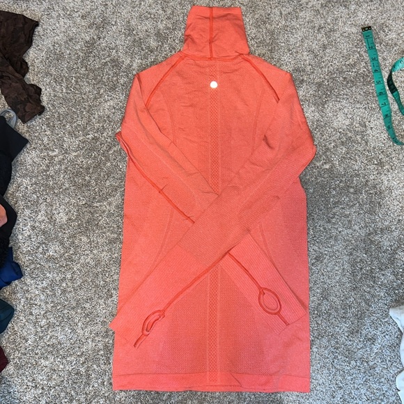 Lululemon Run: Swiftly Turtleneck Love Red Size 6 - Picture 11 of 15